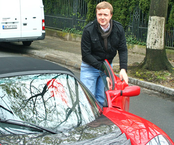 Peter Schwierz mit Tesla Roadster