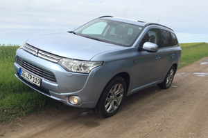 Outlander-PHEV-Allrad