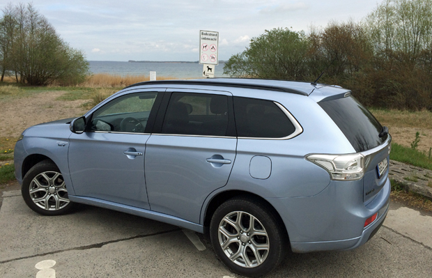 Outlander-PHEV-am-Meer