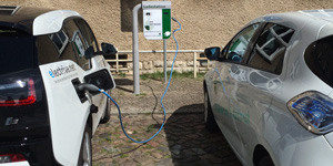 Elektroauto-an-Ladestation