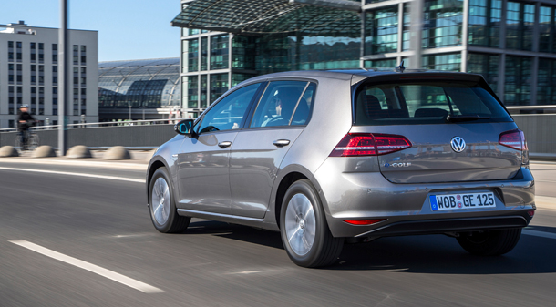 Volkswagen-eGolf-610hinten
