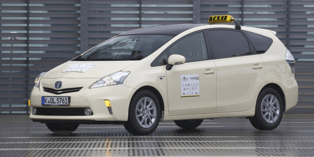 toyota-taxi-prius-hybrid-symbolbild