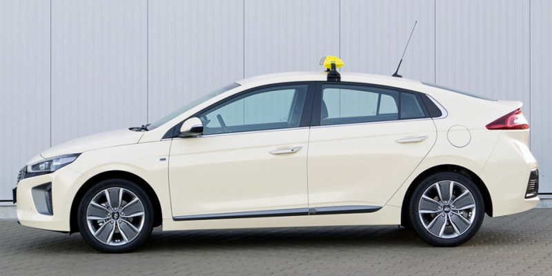 intax-hyundai-ioniq-taxi-symbolbild