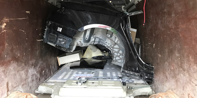 bundespolizei-tesla-zerlegt-transporter-kurzschluss