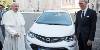 opel-ampera-e-vatikan-papst-franziskus