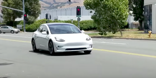 tesla-model-3-weiss-video