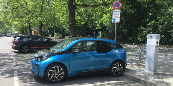 BMW i3 Ladestation Berlin Kollwitzstrasse
