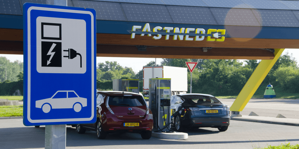 fastned-ladestation-symbolbild-02