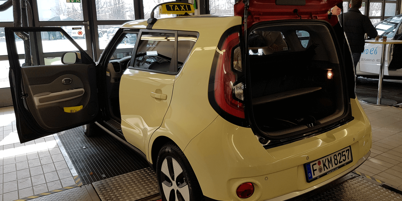 e-taxi-event-muenchen-stefan-koeller-kia-soul-ev-02