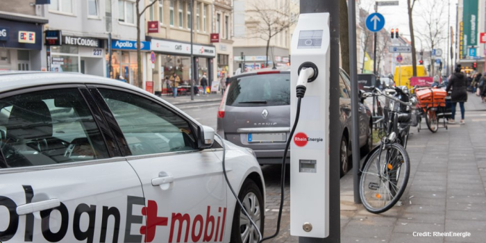 rheinenergie-laternen-ladestation-tanke