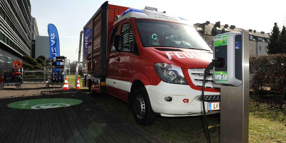 kreisel-electric-rosenbauer-linz-ag-feuerwehr-einsatzfahrzeug-fire-brigade-02