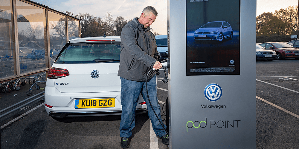 volkswagen-tesco-pod-point-charging-station-ladestation-uk-01