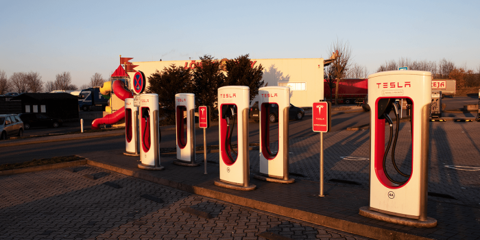 tesla-supercharger-mit-ccs-autohof-rhueden-daniel-boennighausen-01 (1)