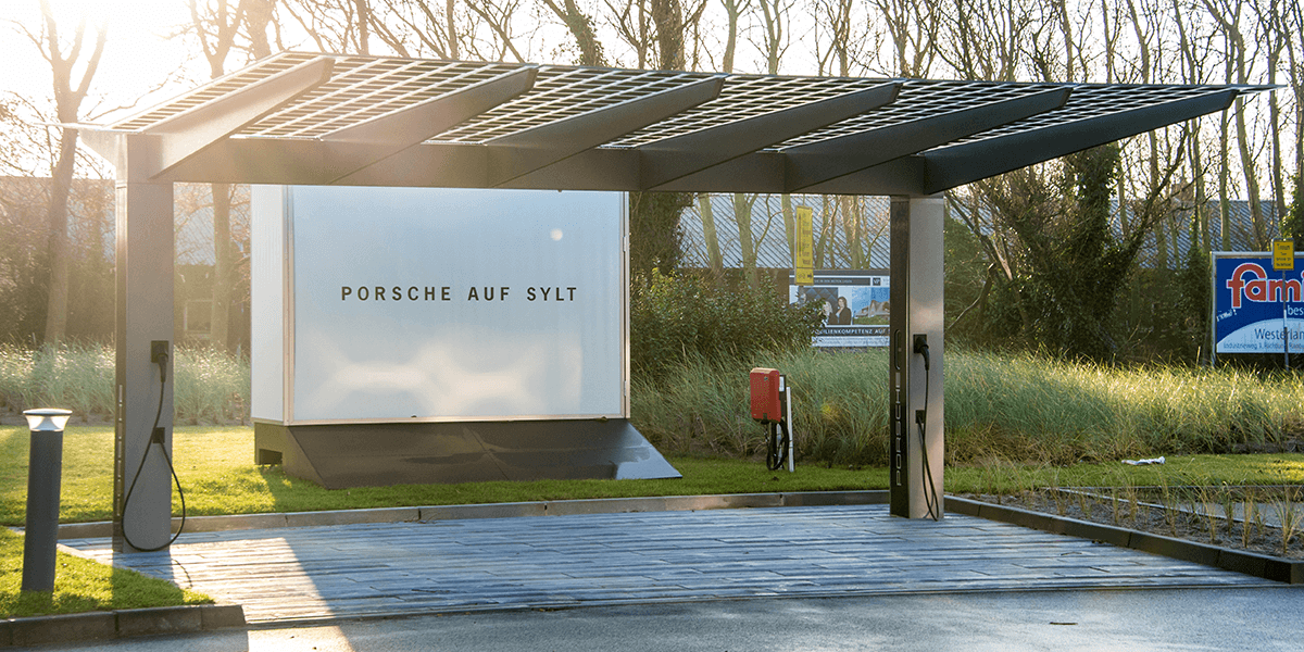 porsche-sylt-photovoltaik-carport-mit-ladestation-01