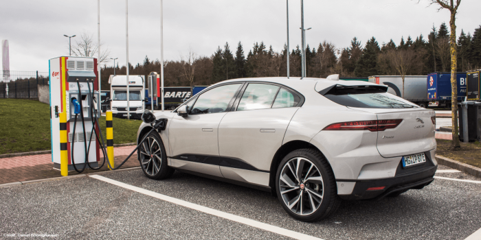 eon-ladestation-charging-station-jaguar-i-pace-daniel-boennighausen