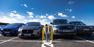 jaguar-land-rover-newmotion-ladestation-charging-station-uk-grossbritannien-02-min