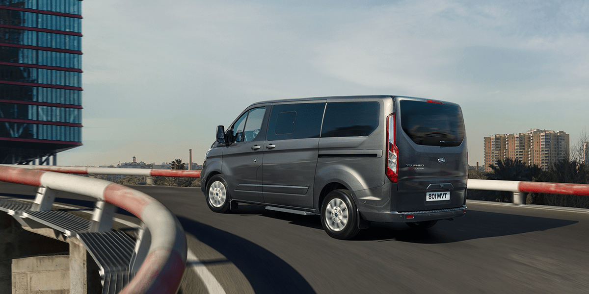 ford-tourneo-custom-phev-2019-03-min