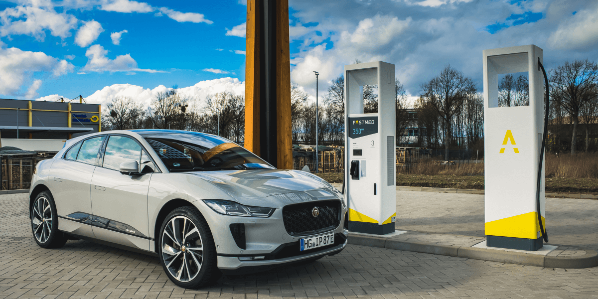 fastned-hildesheim-ladestation-charging-station-hpc-high-power-charger-jaguar-i-pace-daniel-boennighausen