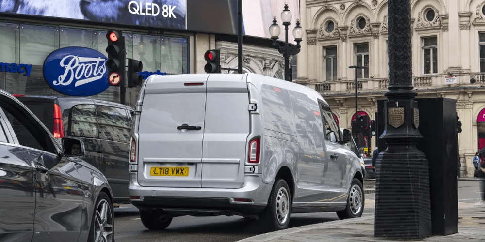 levc-lcv-electric-transporter-e-transporter-uk-london-01-min