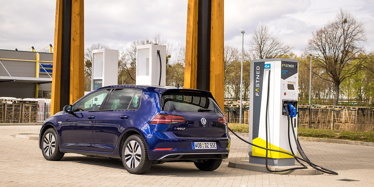 volkswagen-e-golf-fastned-hildesheim-daniel-boennighausen-01-min