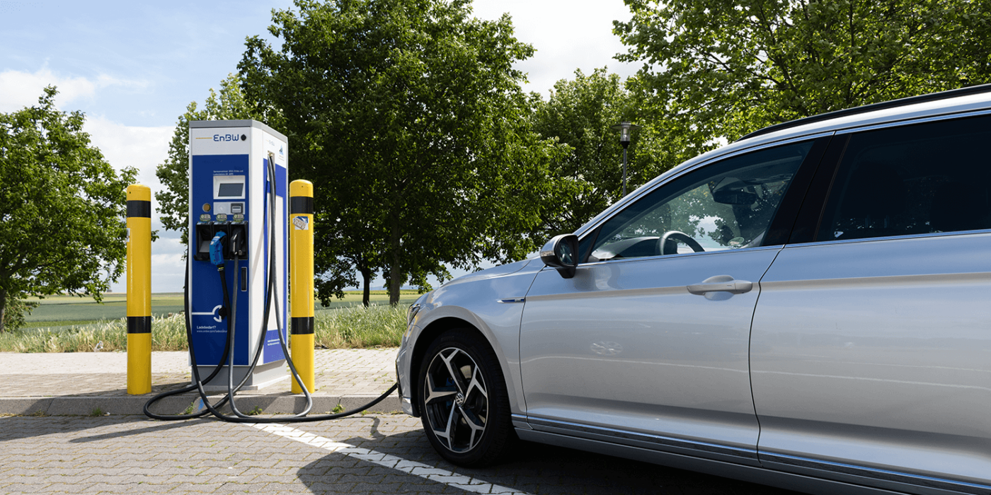 volkswagen-passat-gte-2019-ladestation-charging-station-enbw-fahrbericht-daniel-boennighausen-02