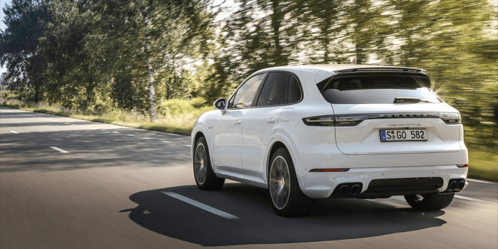 porsche-cayenne-turbo-s-e-hybrid-2019-03-min