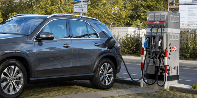 mercedes-benz-gle-350-de-4matic-phev-2019-01-allego-avd-ladestation-charging-station-min