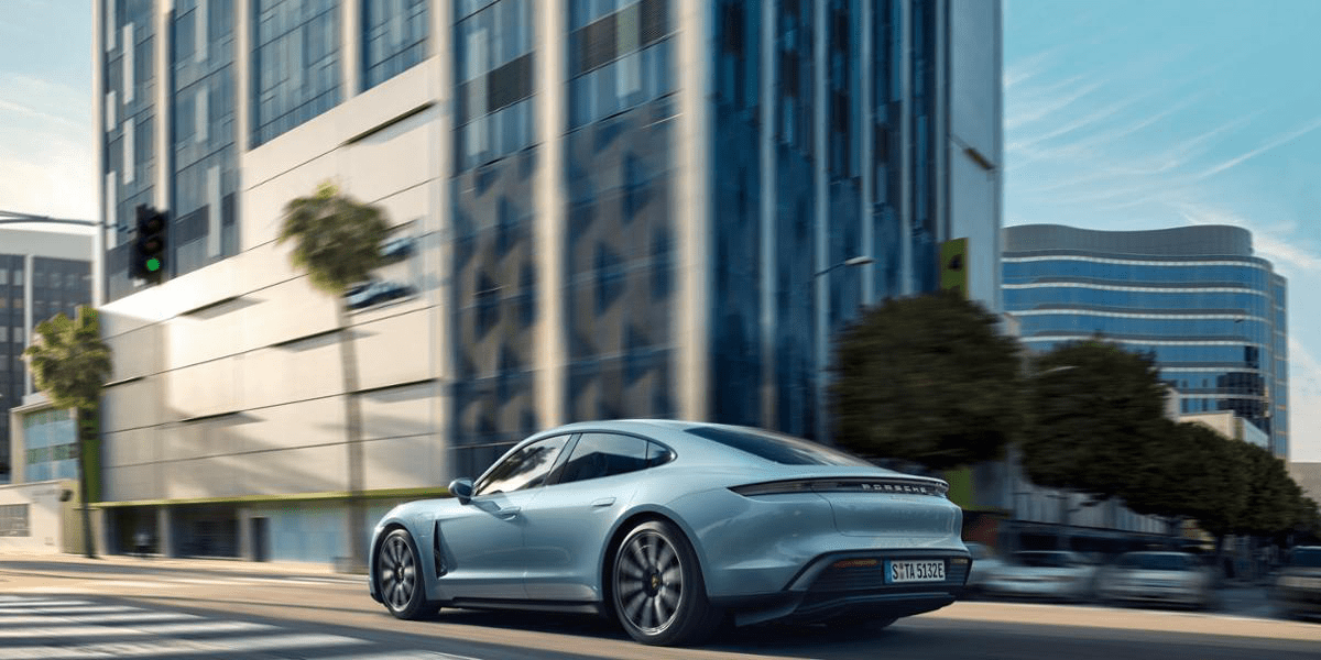 porsche-taycan-4s-2019-07-min