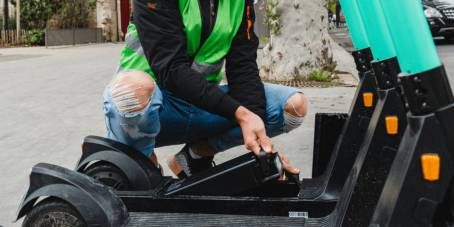 tier-mobility-e-tretroller-electric-kick-scooter-akku-tausch-battery-swap-2019-03-min