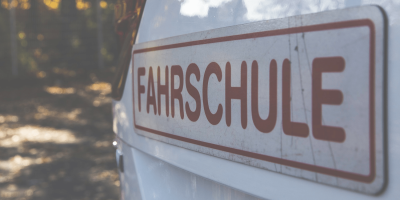 fahrschule-symbolbild-pixabay-min