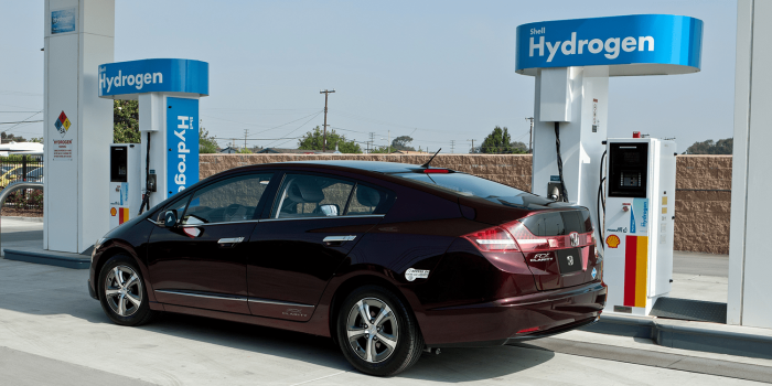Honda clarity fcev shell h2 tankstelle hydrogen fuelling station min