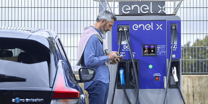 Enel x ladestation charging station min