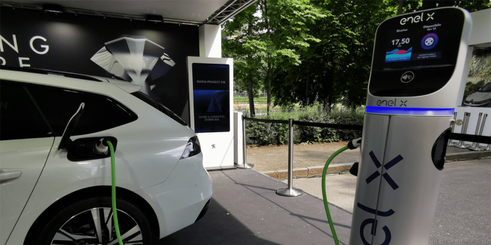 Enel x ladestation charging station min