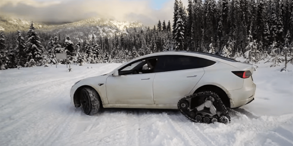 Tesla model schneeketten tank snow kurzschluss min