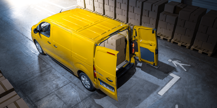 Opel vivaro e e transporter electric transporter min