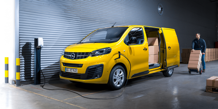 Opel vivaro e e transporter electric transporter min