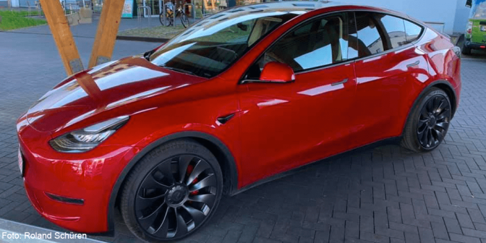 Tesla model y roland schueren min