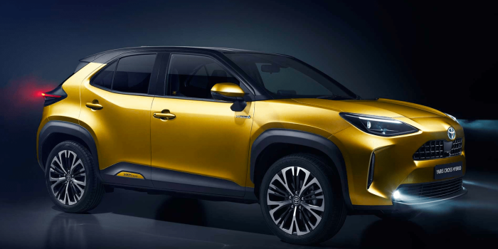 Toyota yaris cross hybrid min