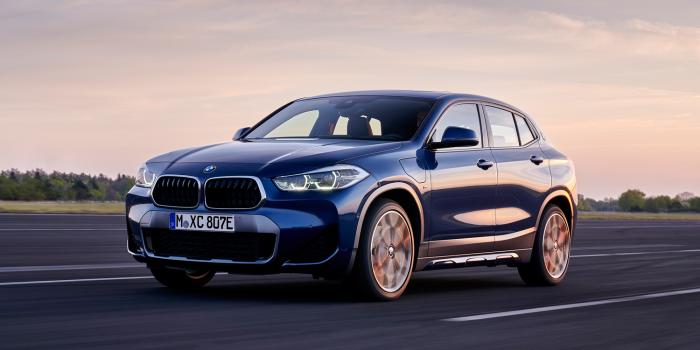 BMW X2 xDrive25e Sonnenuntergang