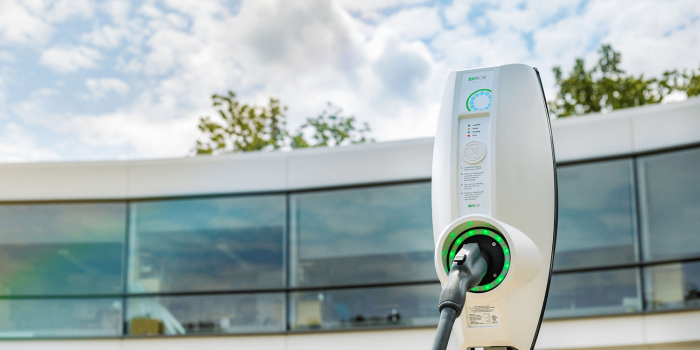 Evbox ladestation charging station min