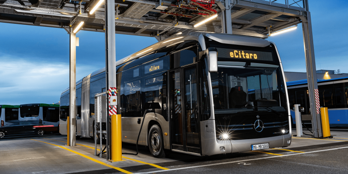 Daimler mercedes benz ecitaro g elektrobus electric bus min