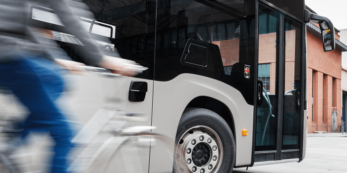 Daimler mercedes benz ecitaro g elektrobus electric bus min