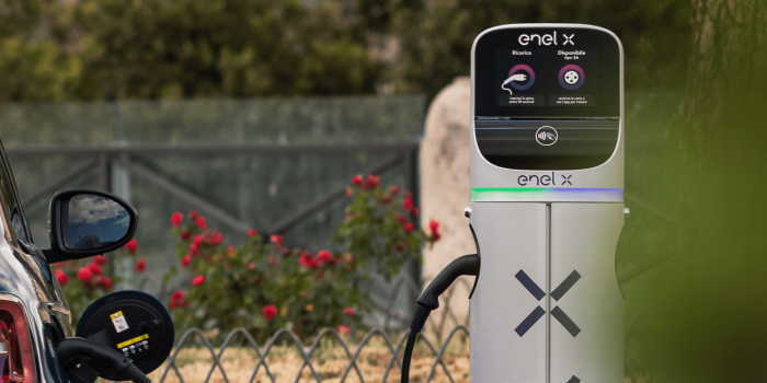 Enel x ladestation charging station italien italy min