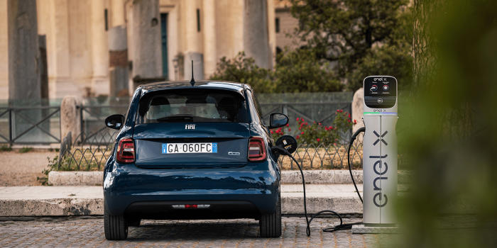 Fiat 500e enel x ladestation charging station italien italy min