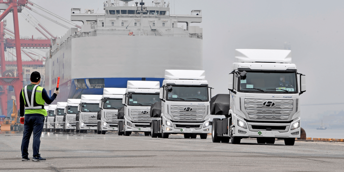 Hyundai xcient fuel cell brennstoffzellen truck fuel cell truck min