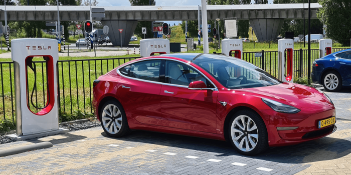 Tesla model v3 supercharger rijswijk den haag niederlande netherlands ladestation charging station min