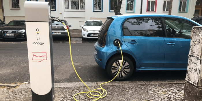 Volkswagen e up innogy ladestation charging station berlin fahrbericht peter schwierz min