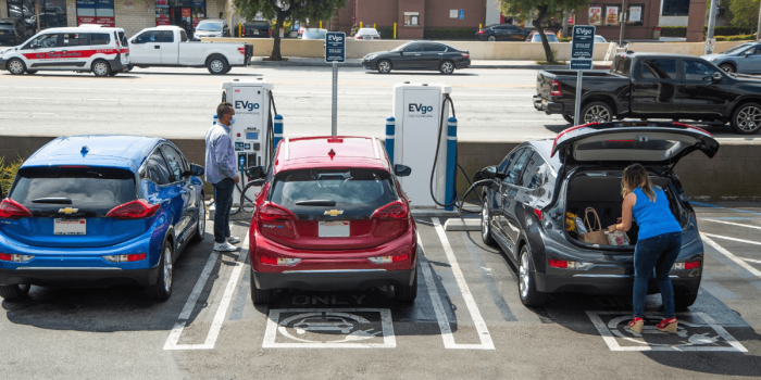 Chevrolet bolt evgo ladestation charging station usa min