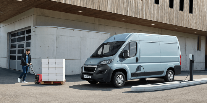 Peugeot e boxer e transporter electric transporter min