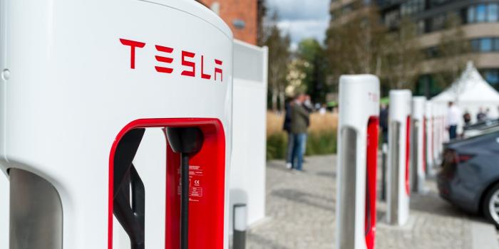 Tesla supercherger v3 berlin euref campus